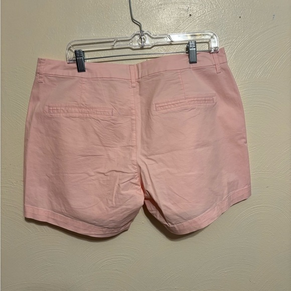 Old Navy Women's Soft Pink Shorts - Picture 8 of 8